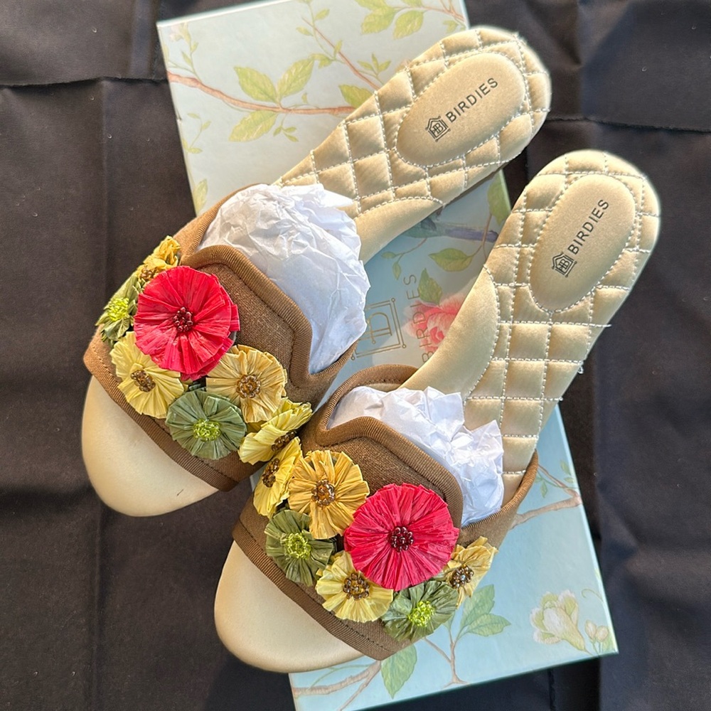 Brand New The Chickadee Desert Floral Sandals Size 8